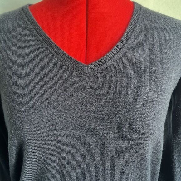 SM285 Sears classic v neck sweater - Picture 2 of 8